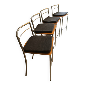Set of 4 bar stools with metal structure and light wood seat