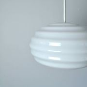 Suspension "New Wave" en verre opale Verner Panton pour Holmegaard, 1984