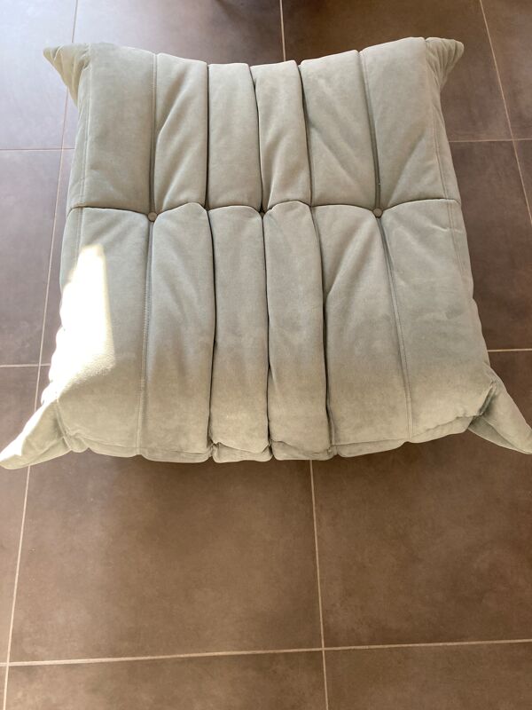 Pouf Togo de Michel Ducaroy pour Ligne Roset