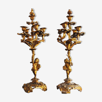 Pair of candlesticks in gilded bronze decoration of putti