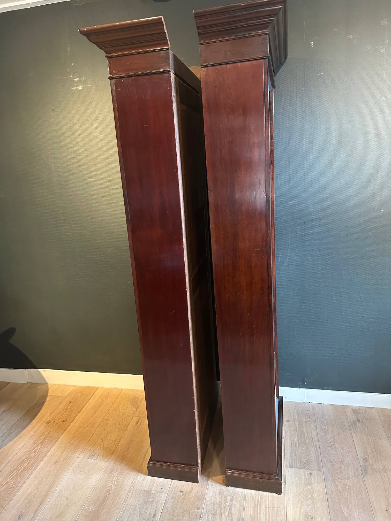 Set of 2 open bookcases