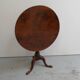Table ronde inclinable antique en acajou
