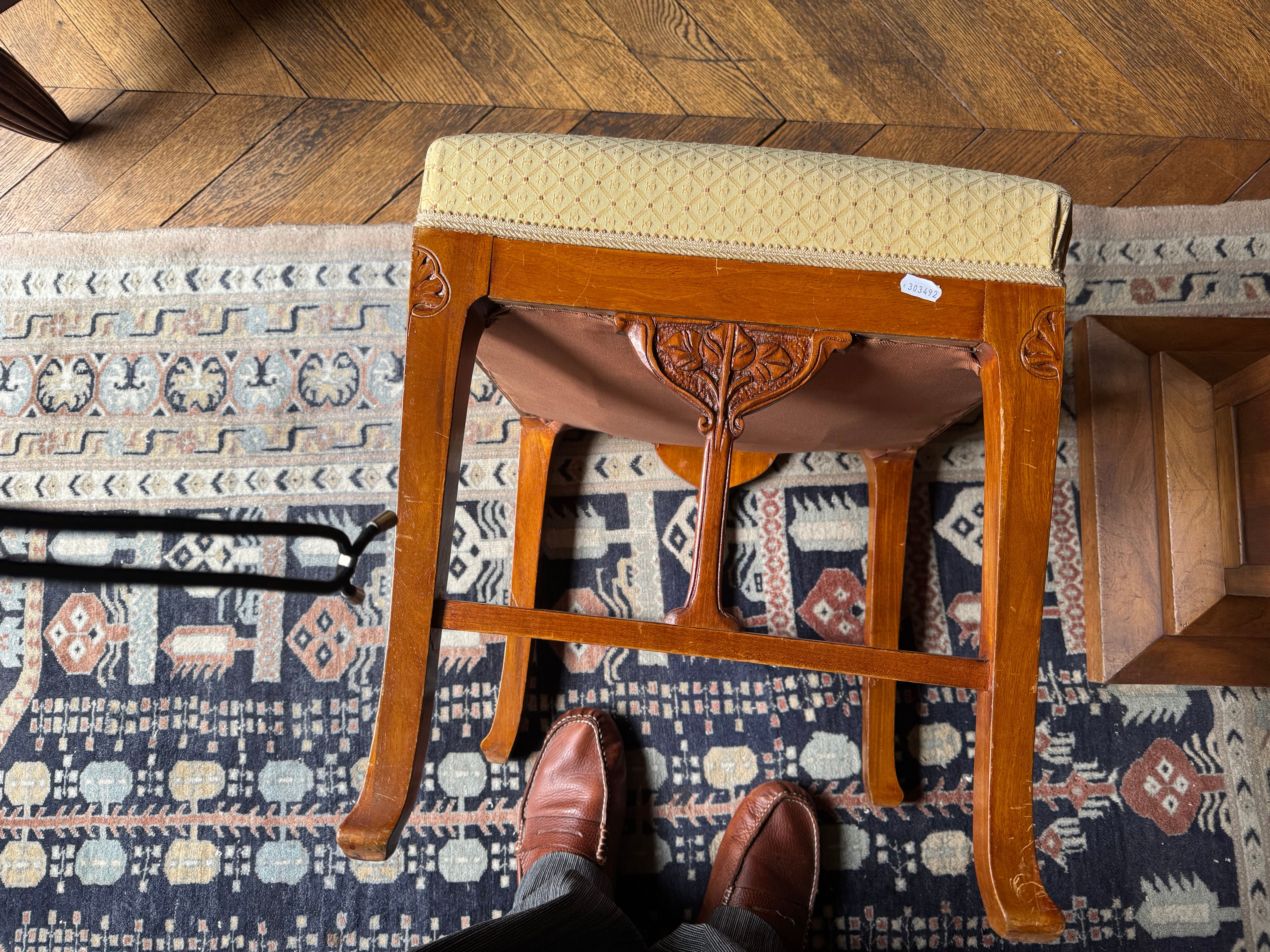 Salon 1900 signed by architect Basilé, 3 armchairs, 2 chairs, 2 ottomans.
