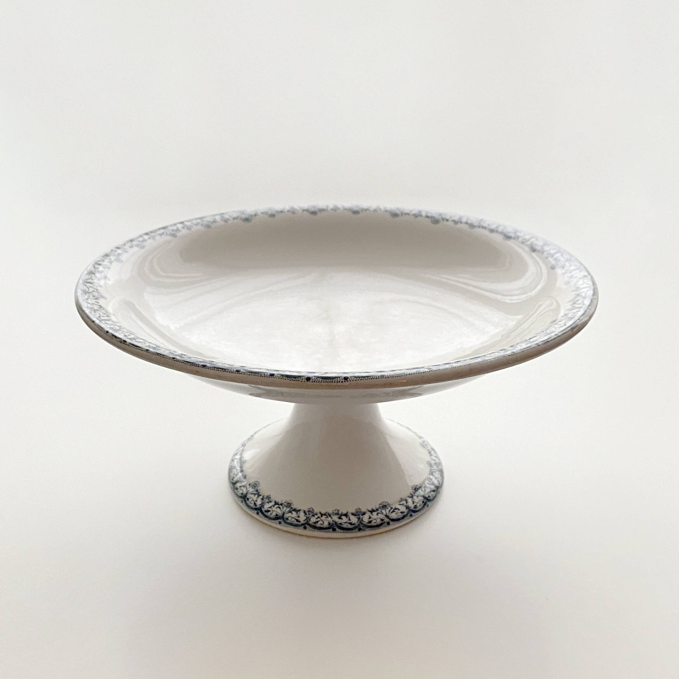 Compotier / Plate on foot signed Saint Amand and Hamage