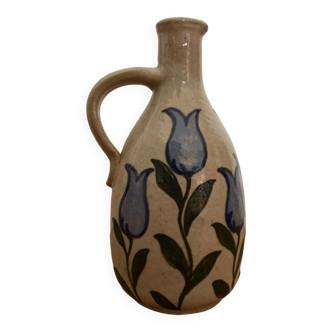 Old pitcher Jean Guarillon