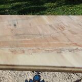 Living room table in gilded metal and marble.