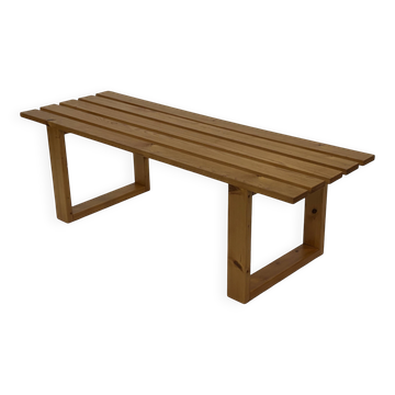 Vintage Scandinavian modern pinewood slatted bench from the 1960's