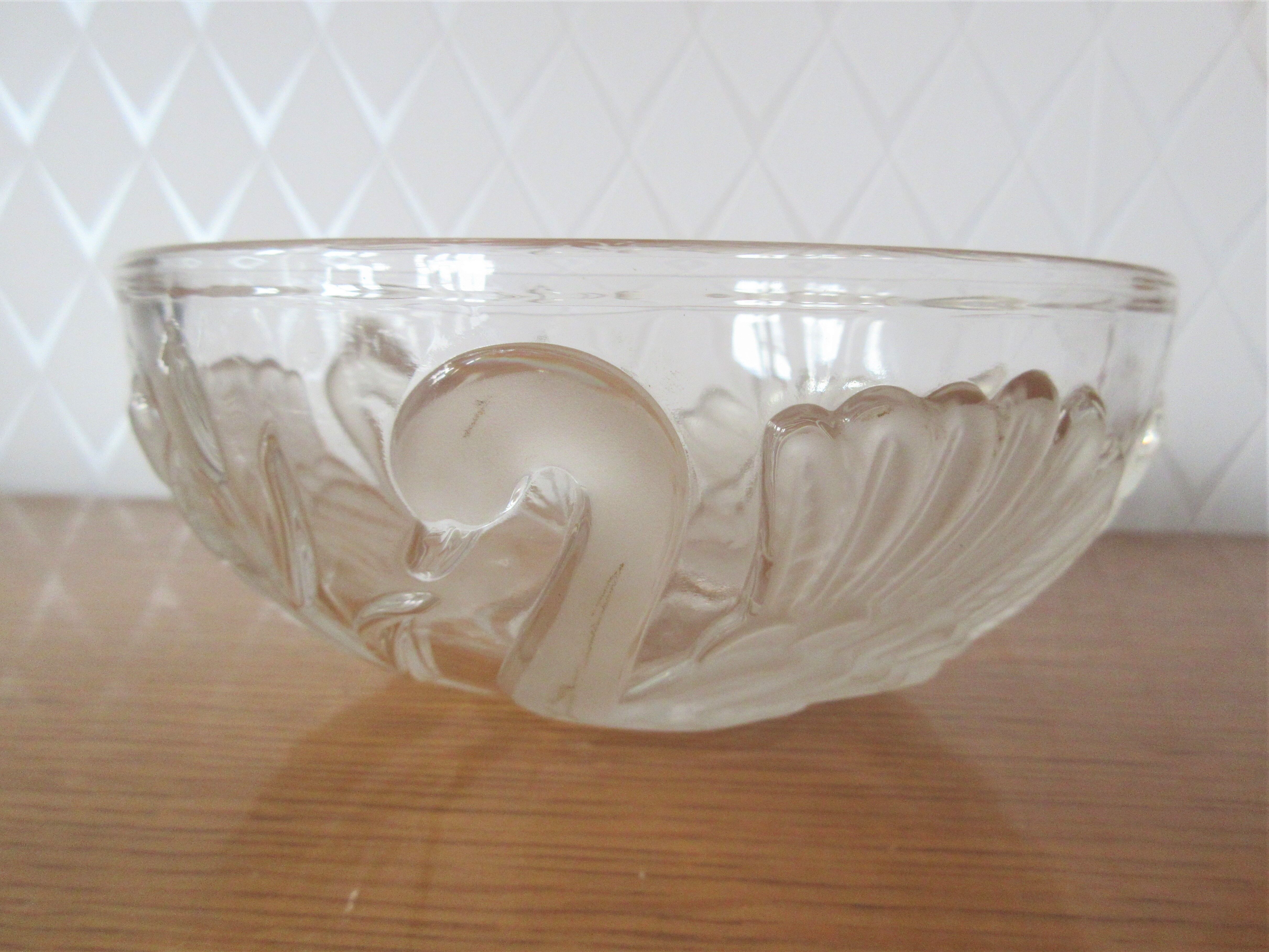 Vintage "swans" glass candy