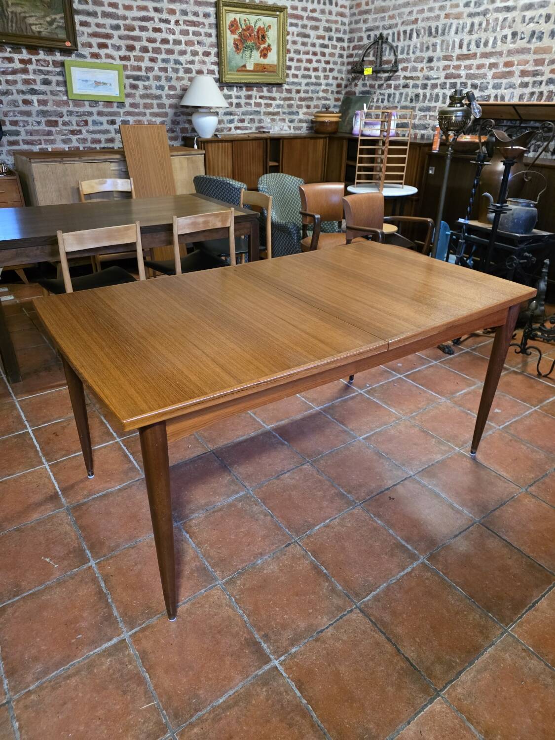 Table scandinave galbée extensible papillon en teck années 60