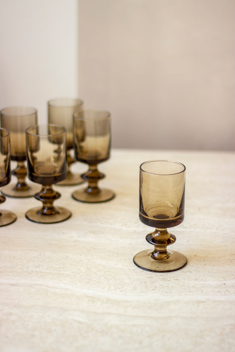 6 glasses in smoked glass foot