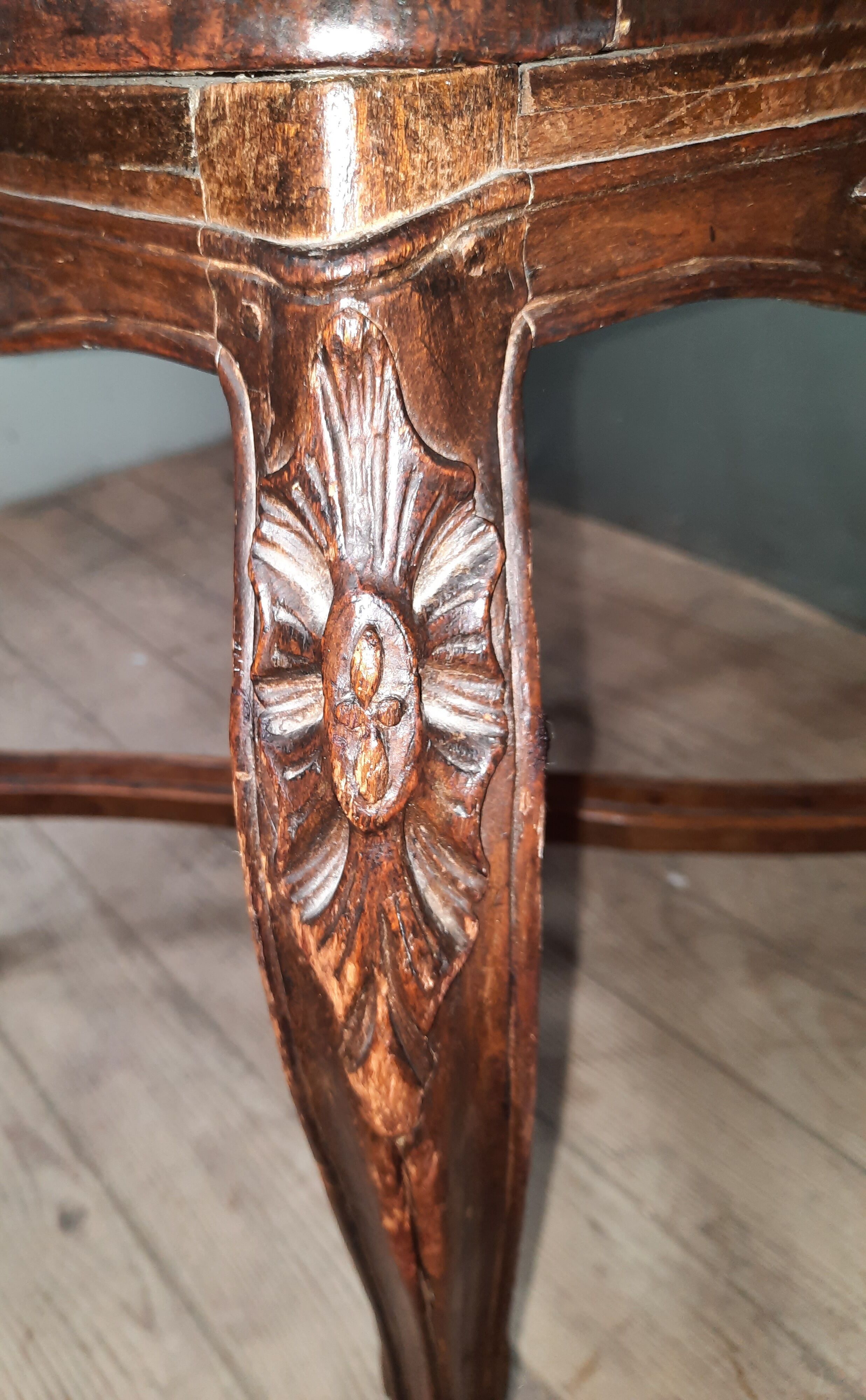 Eighteenth period canned pouf