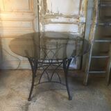 Table ronde pieds métal et verre fumée