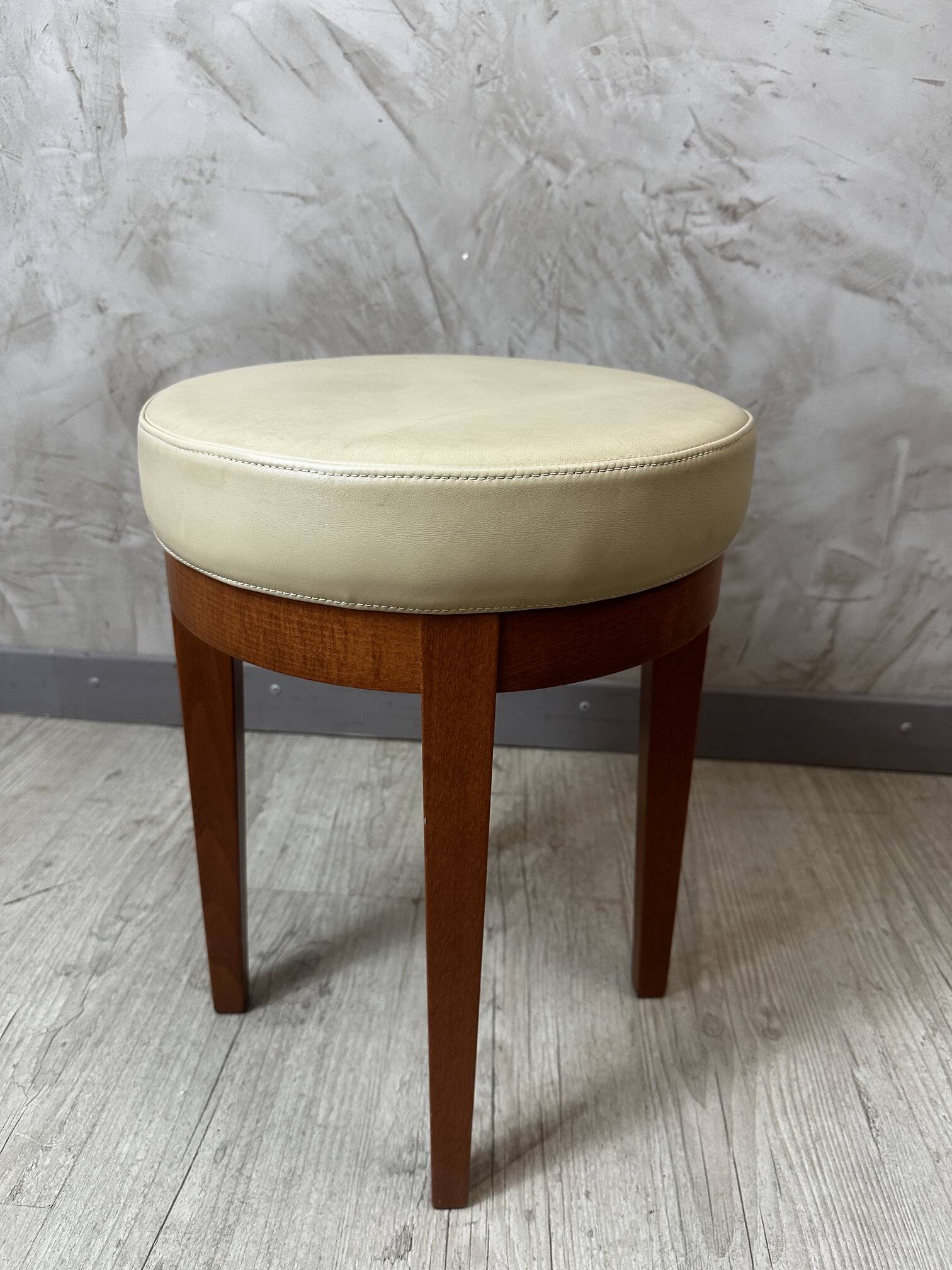 Tabouret tournant en cuir