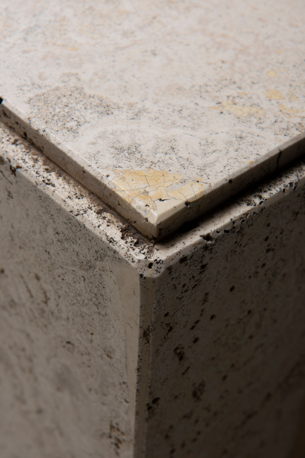 Square coffee table in travertine 1980