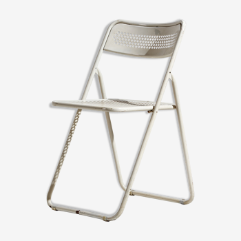 Chaise pliante en métal blanc