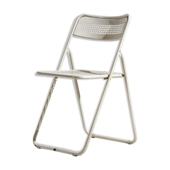 Chaise pliante en métal blanc