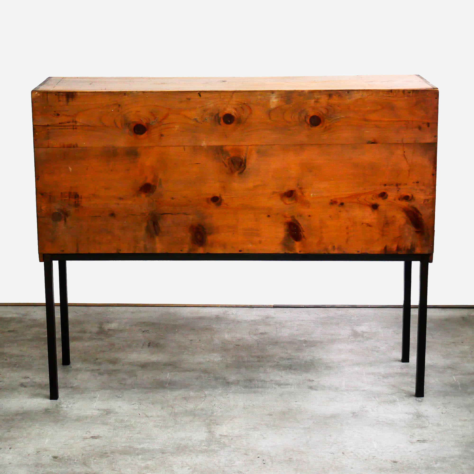 32-drawer trade cabinet