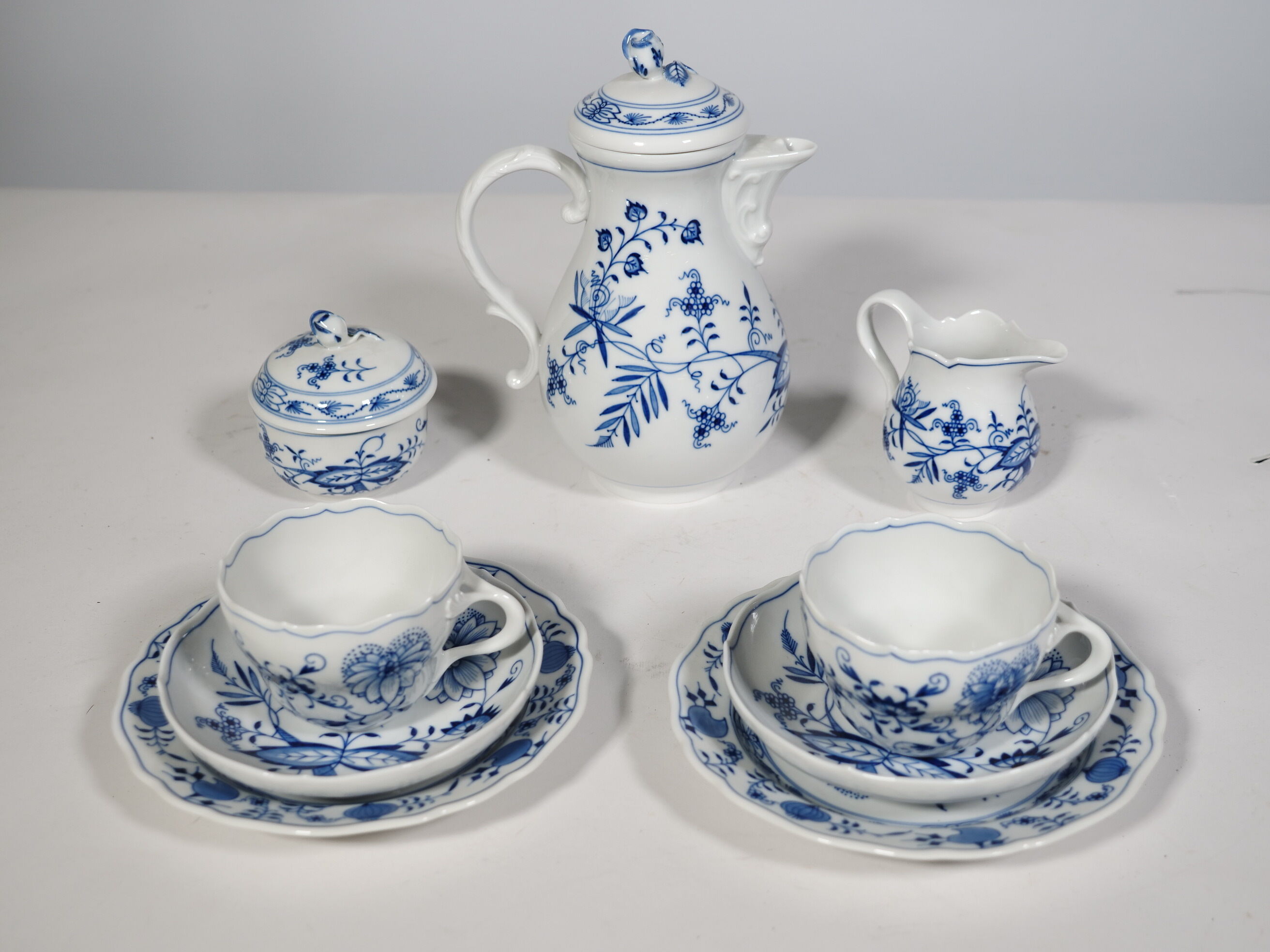 Porcelain Coffee and Tea Service by Meissen in Onion Pattern Decor, 1960s