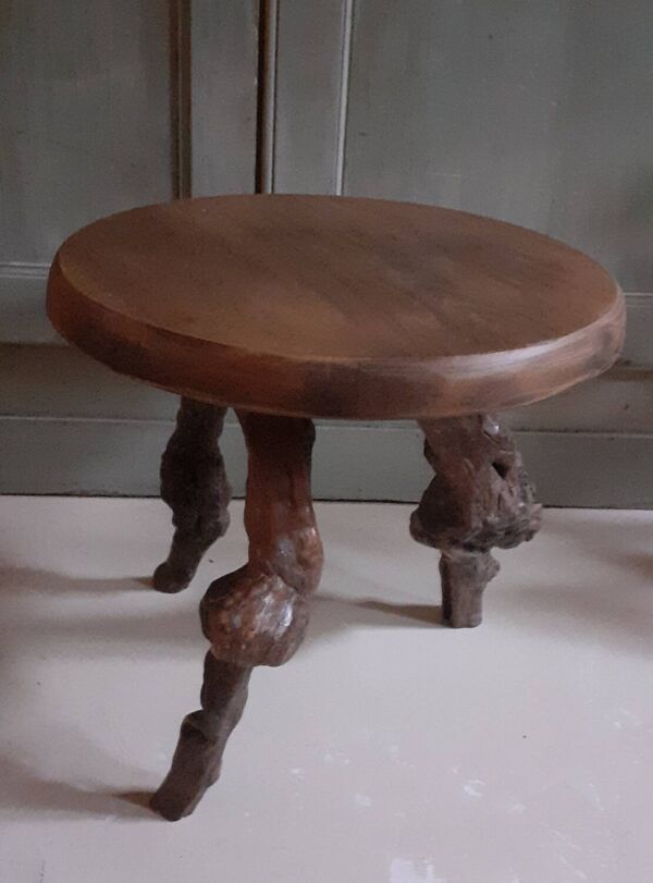 Table d'appoint pieds de vigne.