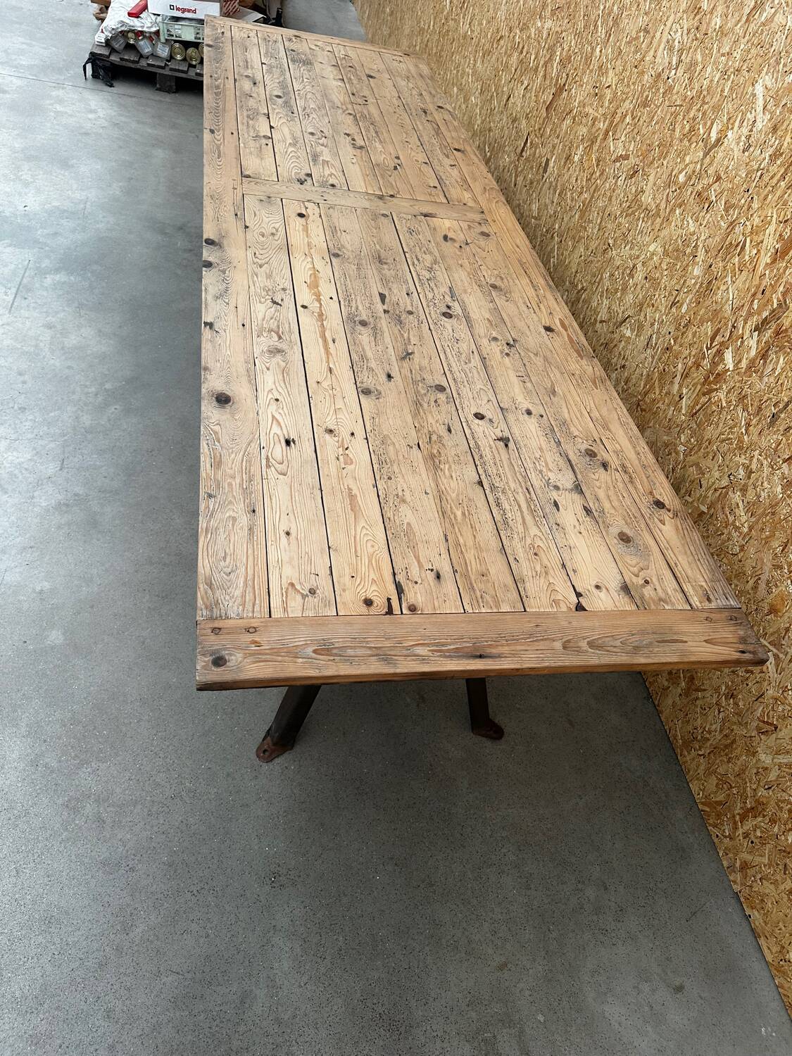 Large table for 10 people - 3m long - antique top / industrial legs