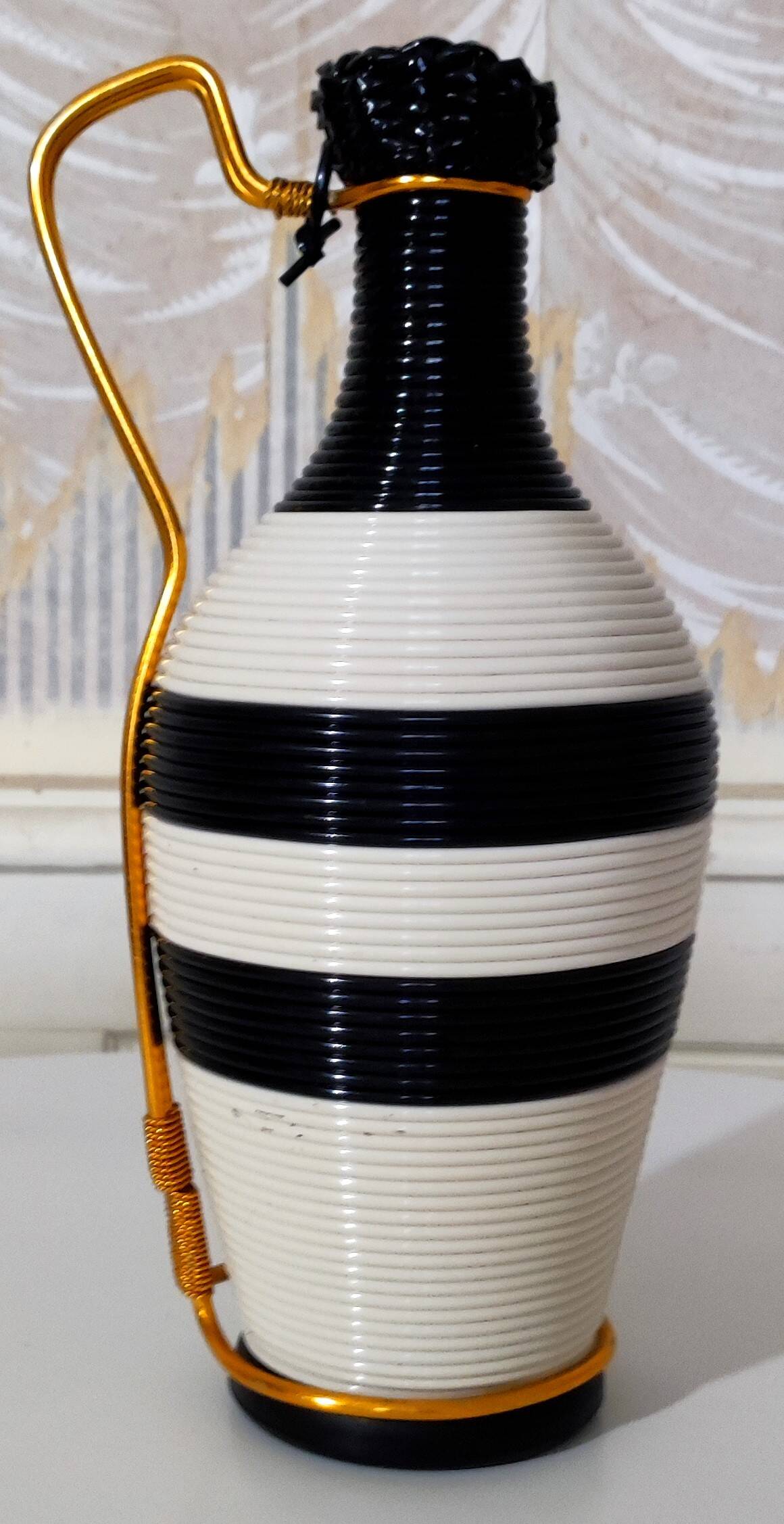 Scoubidou bottle Viresa 1960
