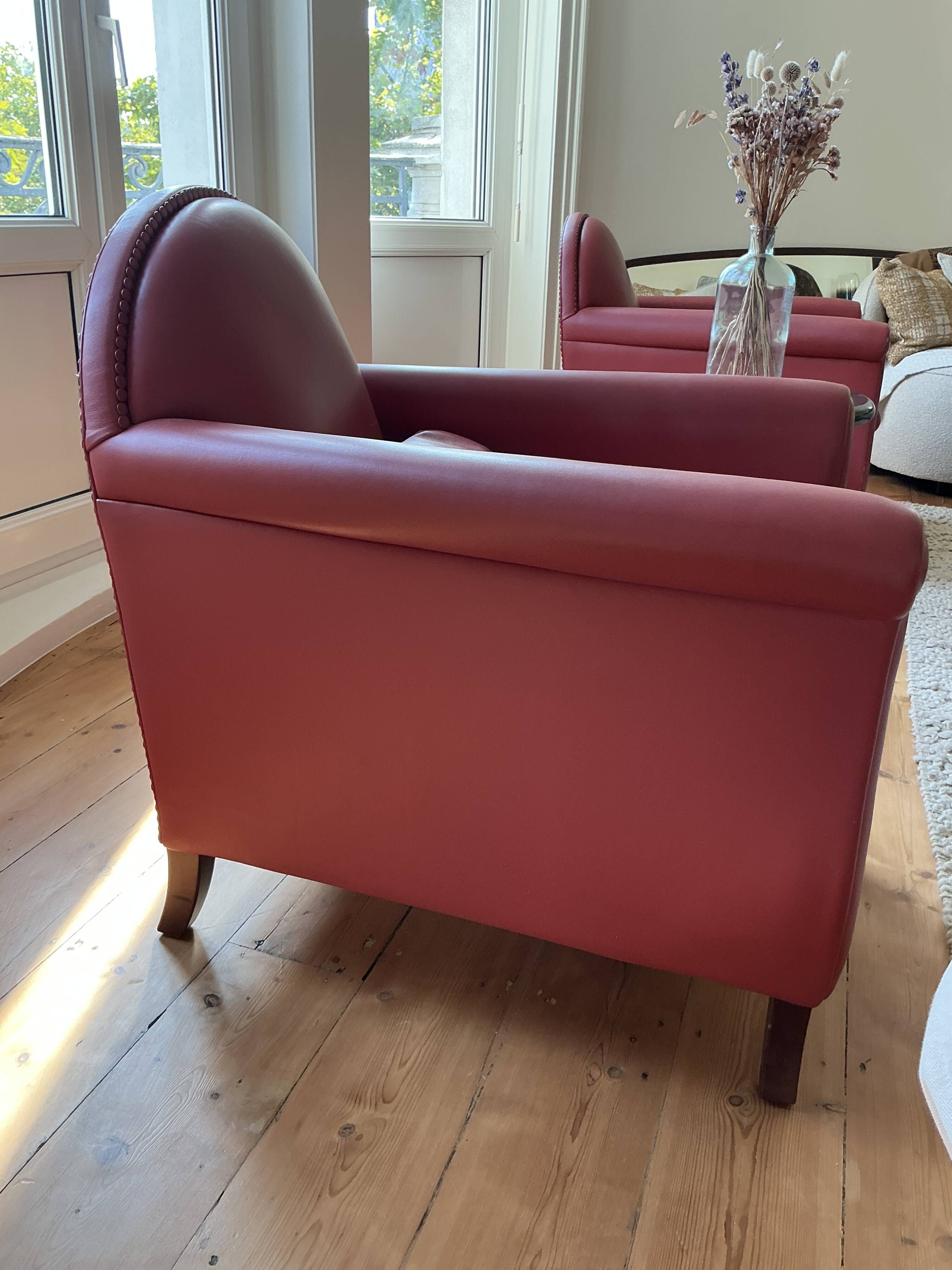 Pair of Lyra armchairs – Renzo Frau for Poltrona Frau – burgundy leather