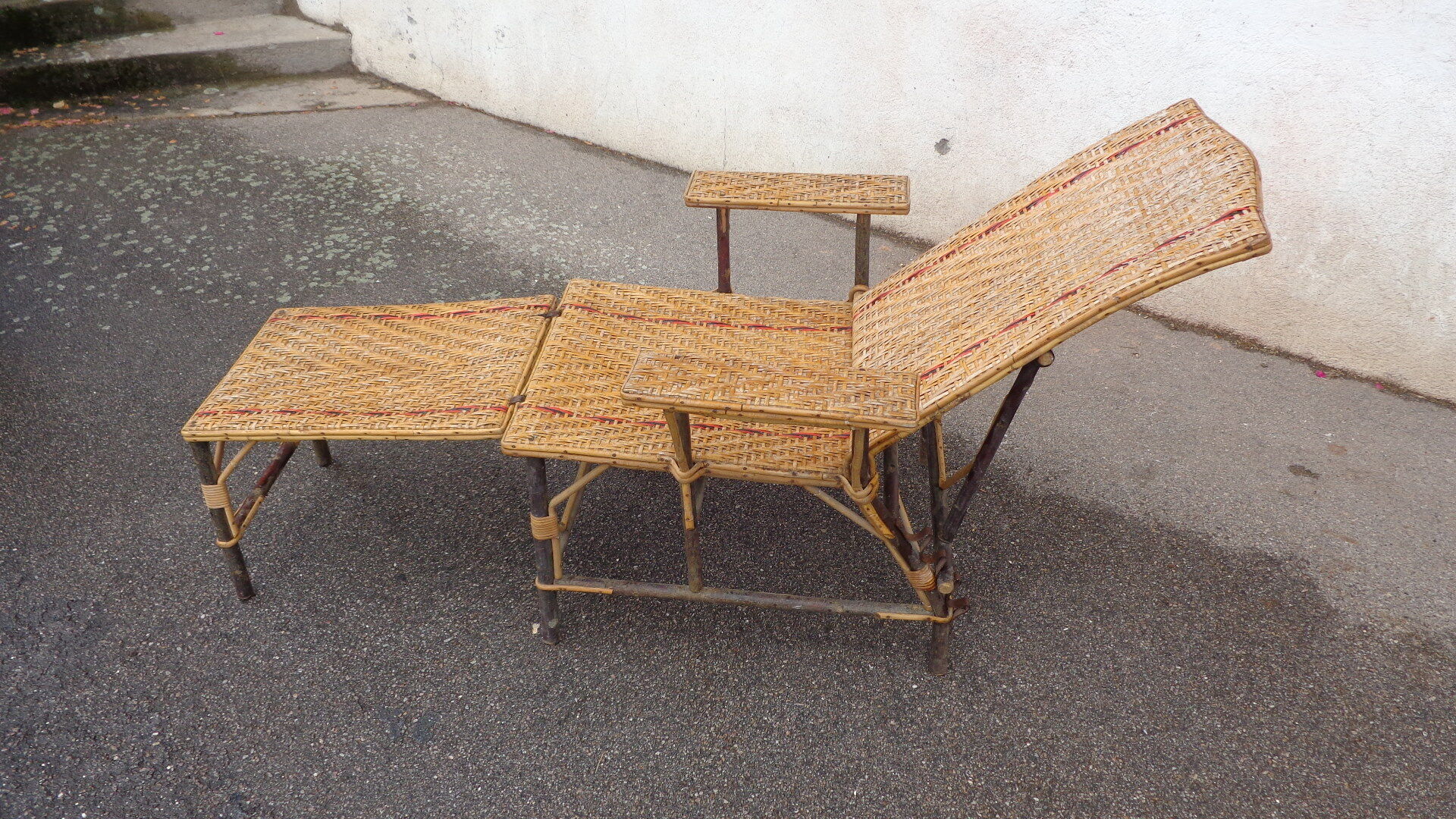 Wicker lounge chair