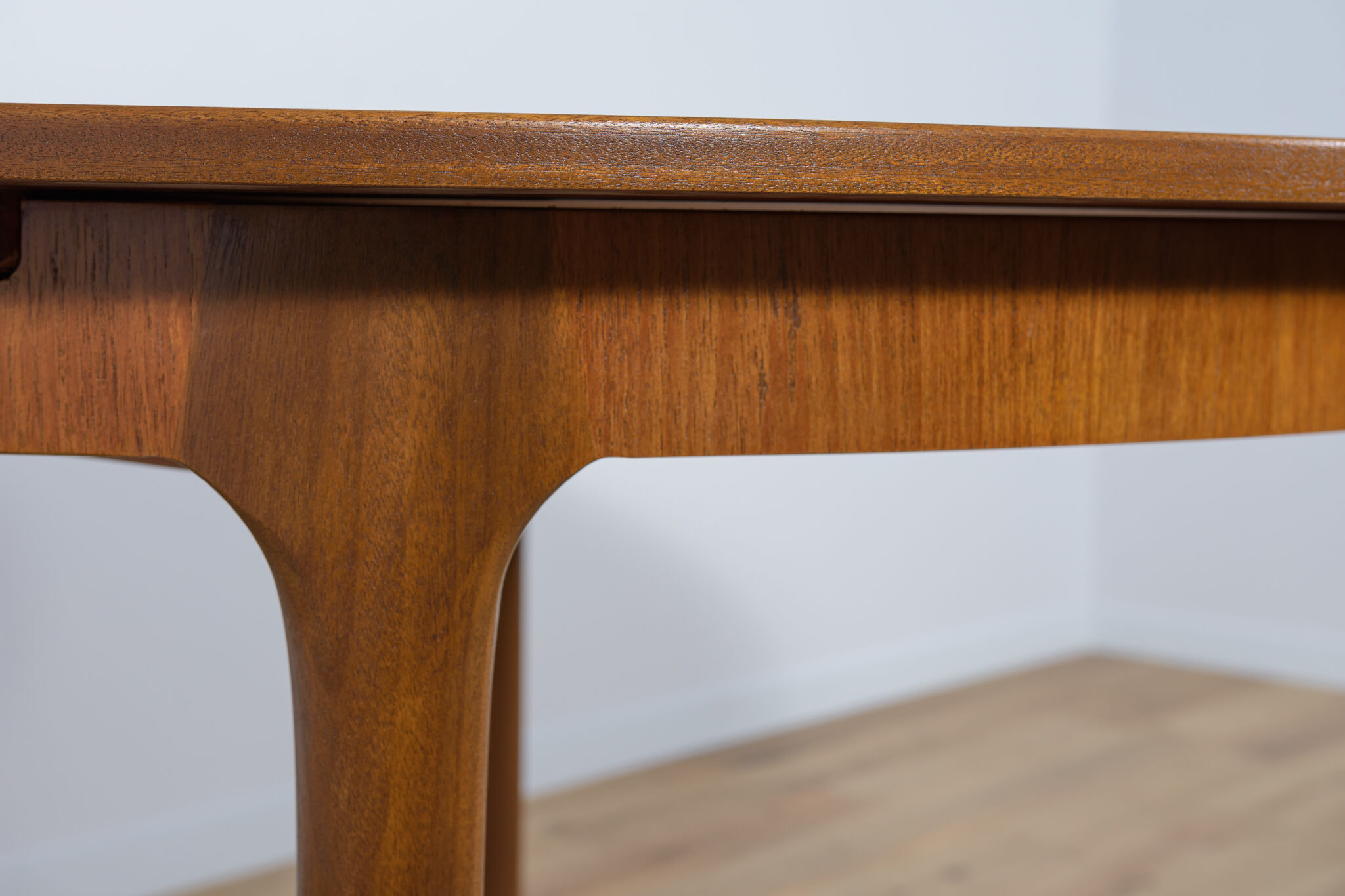 Round Extendable Dining Table from McIntosh, 1960s