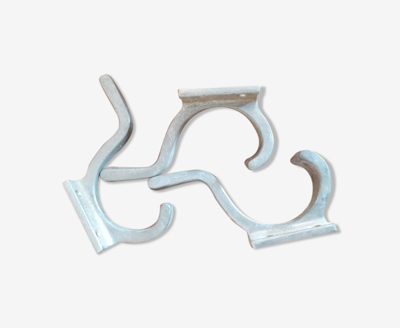 Lot de trois patères en fonte d'aluminium