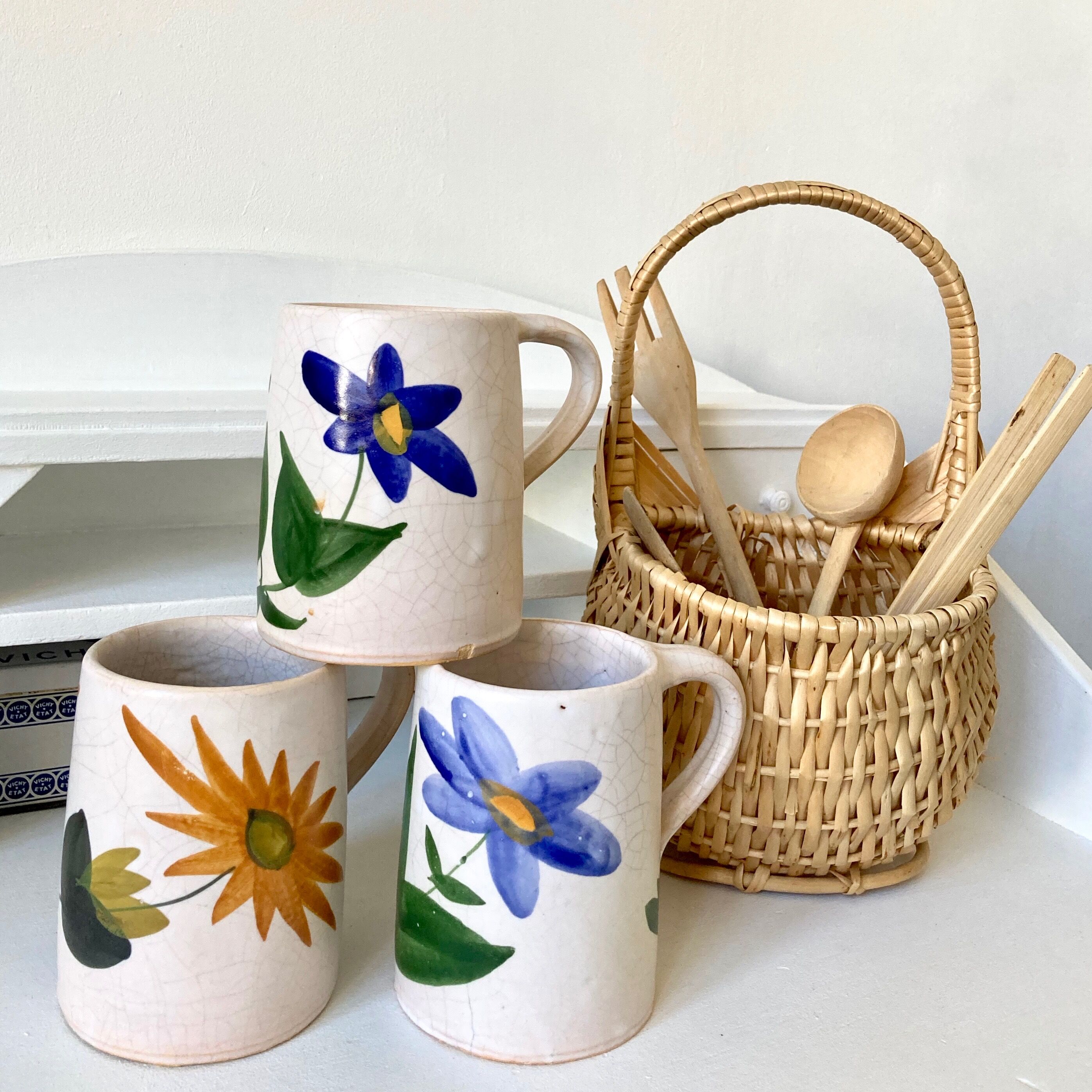 3 chops in cracked ceramic flowers