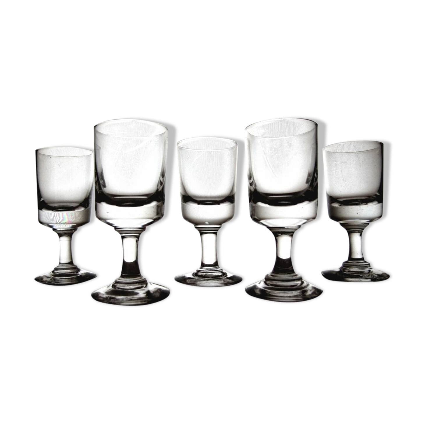 5 old glasses on foot thick background trompe l'oeil bistrot