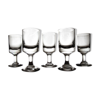 5 old glasses on foot thick background trompe l'oeil bistrot