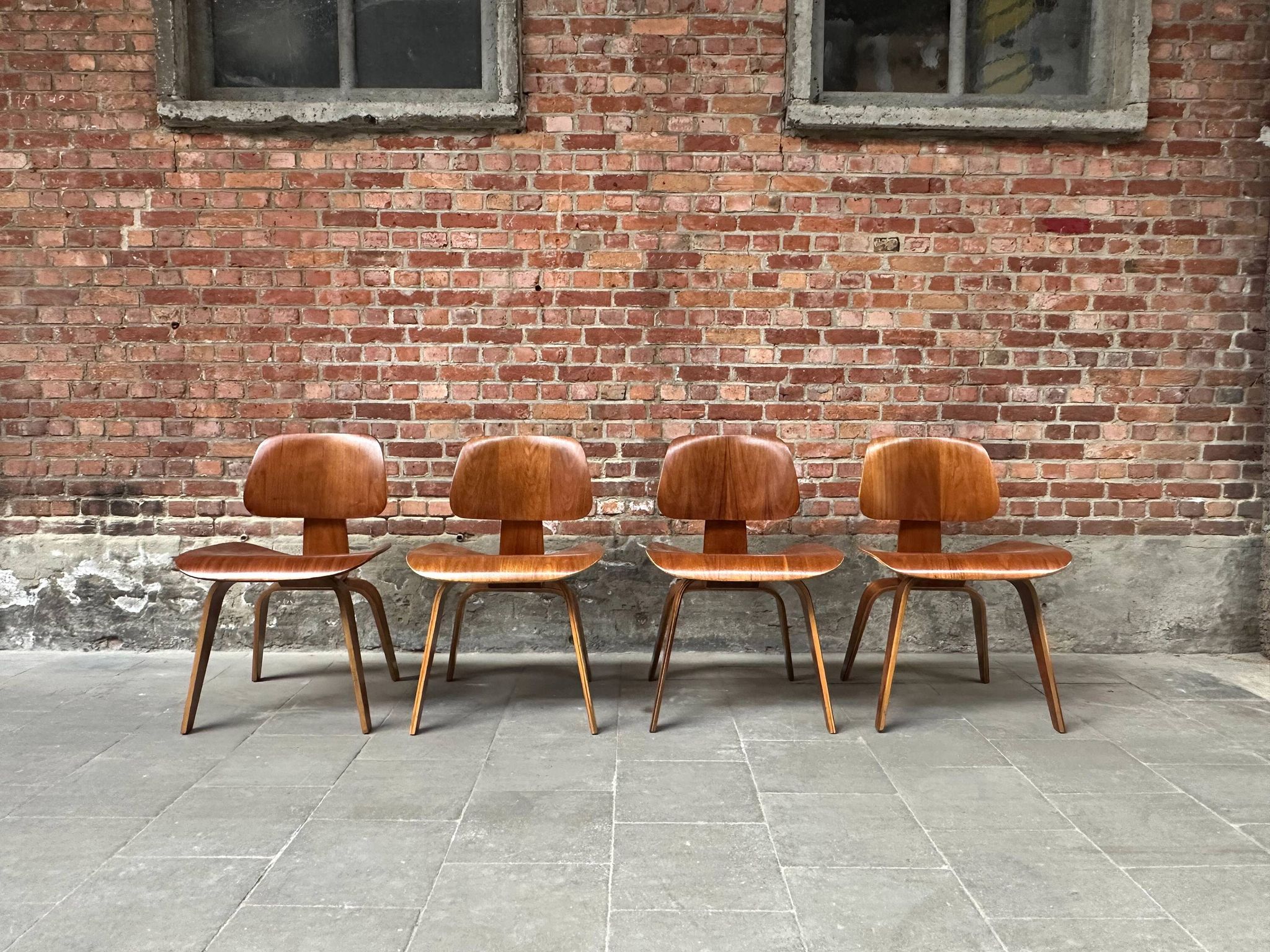 Set of 4 DCW chairs in walnut, Charles & Ray Eames, Herman Miller, 1950s