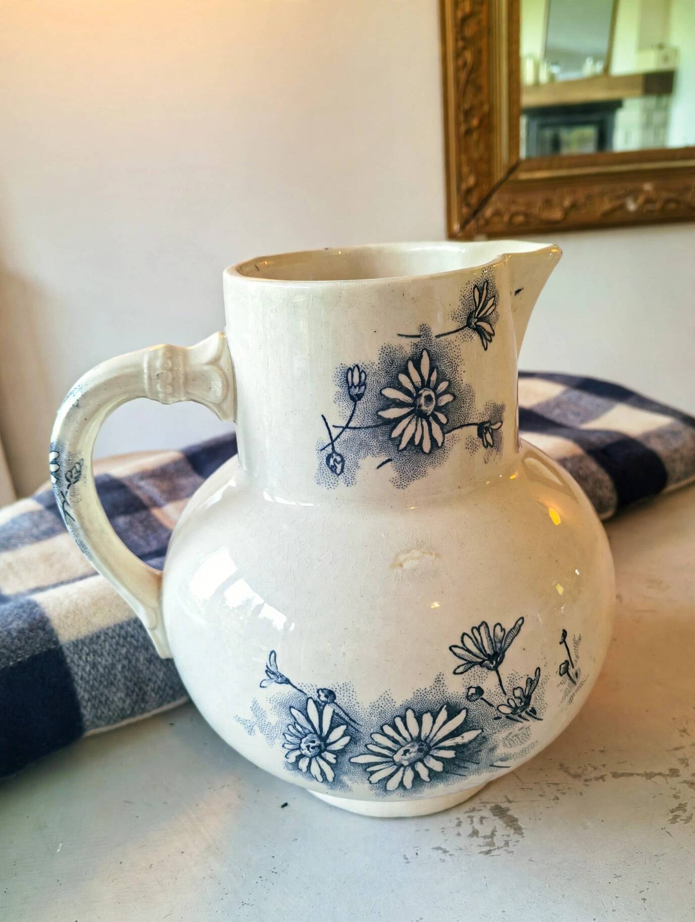Antique water jug in ironstone, Sarreguemines, decorated with blue daisies.
