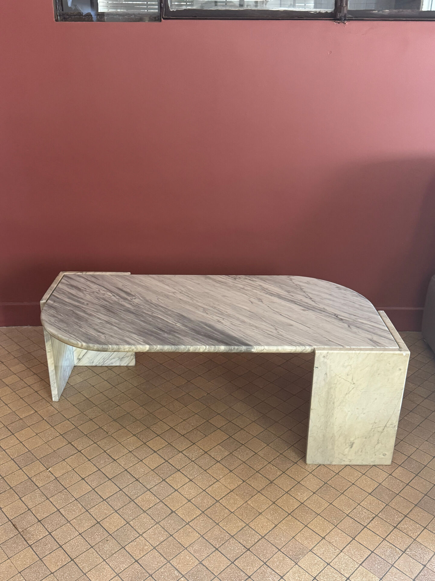 Table basse en marbre de carrare rochebobois