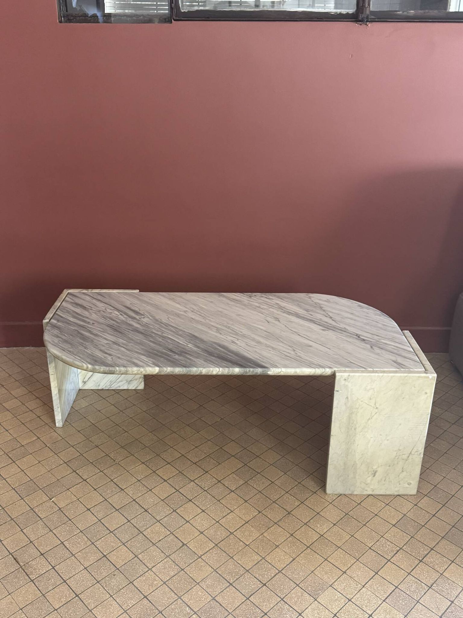 Table basse en marbre de carrare rochebobois