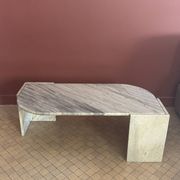 Table basse en marbre de carrare rochebobois