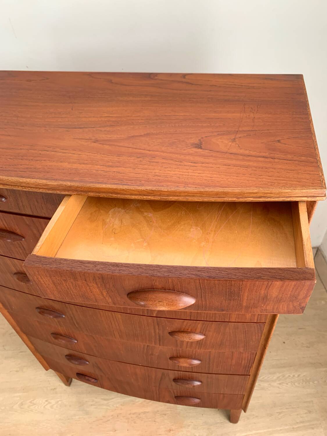 Danish 8-drawer chest of drawers in teak