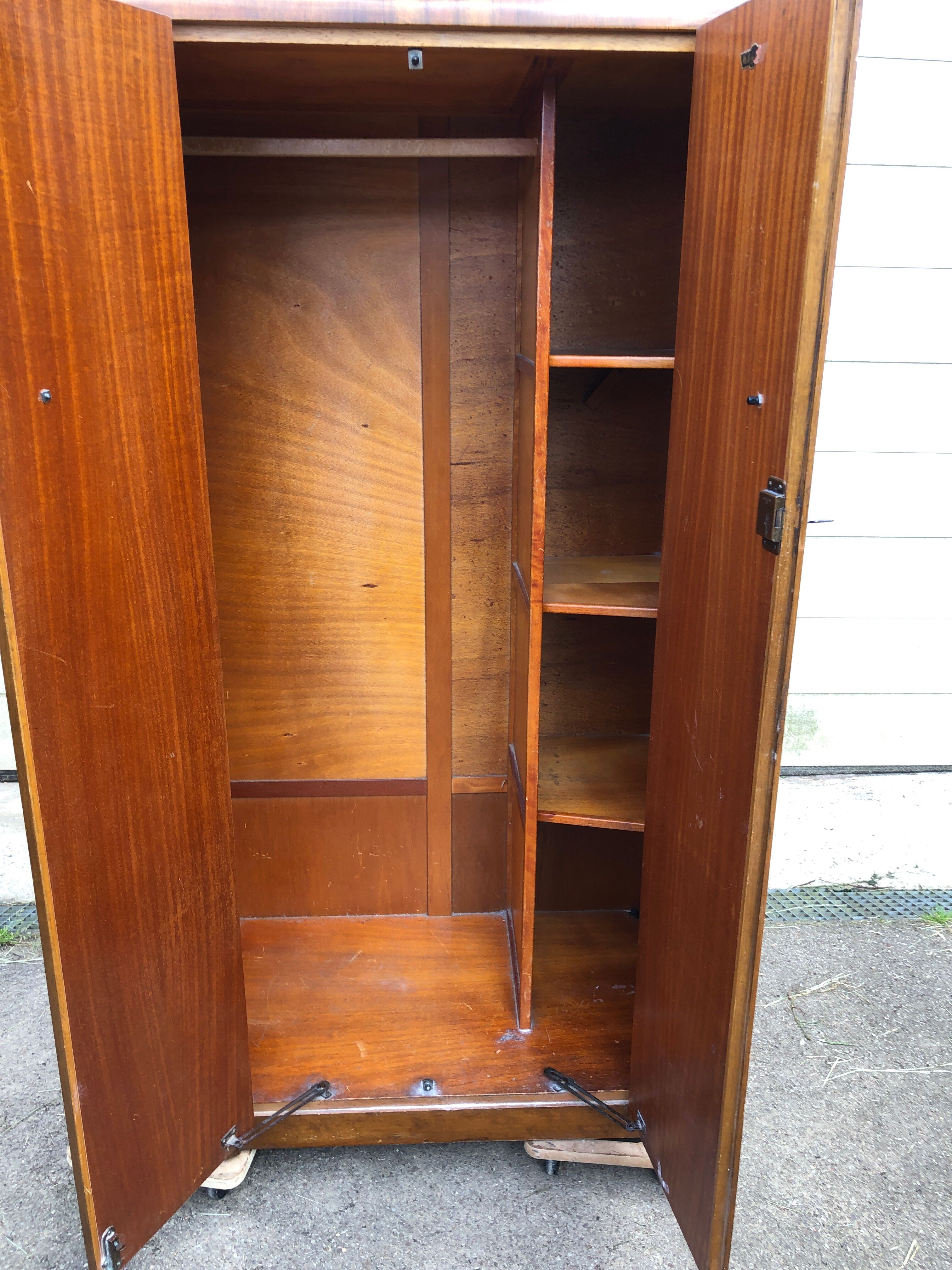 Armoire anglaise ancienne