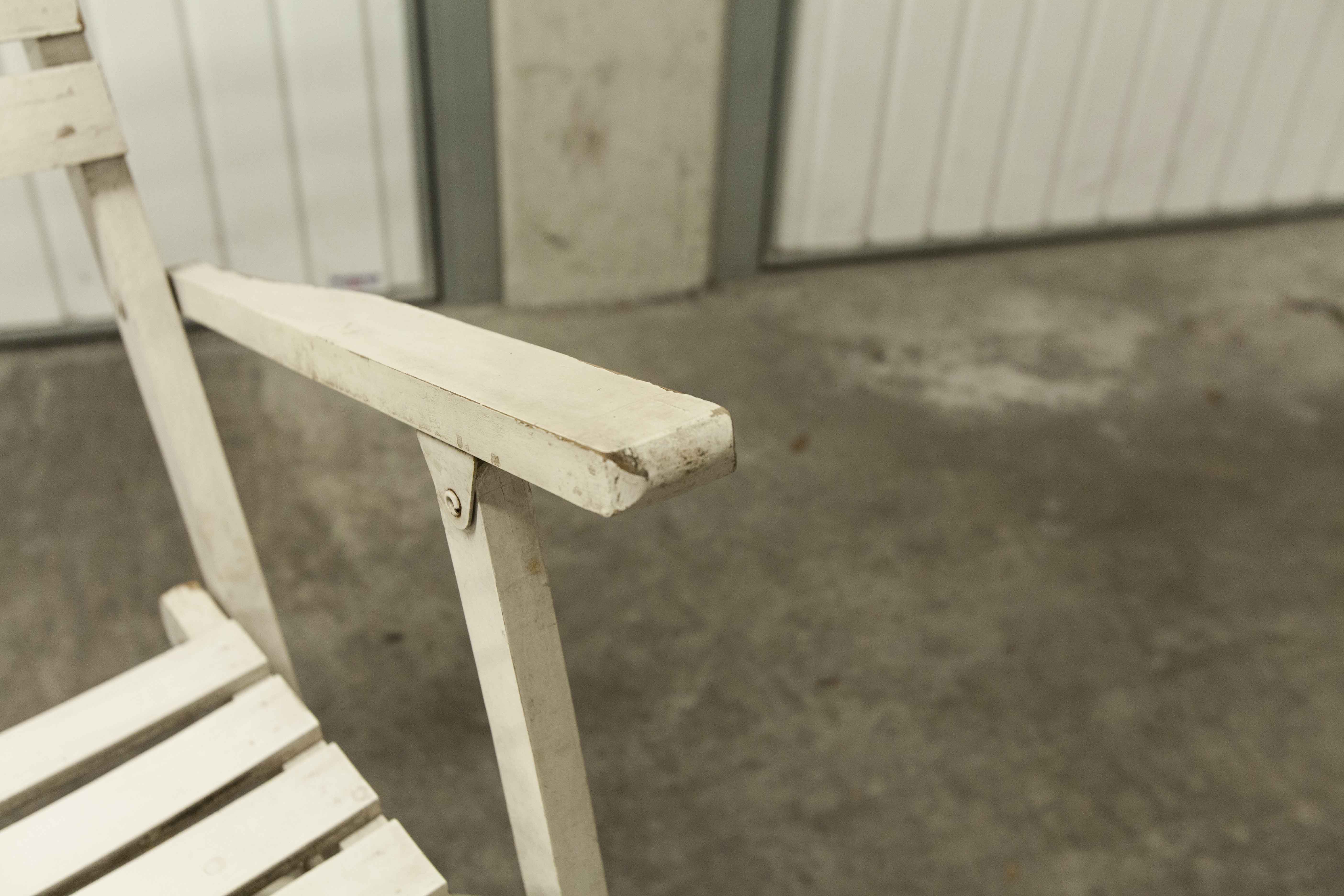 Garden furniture table and 4 armchairs 60's in its juice