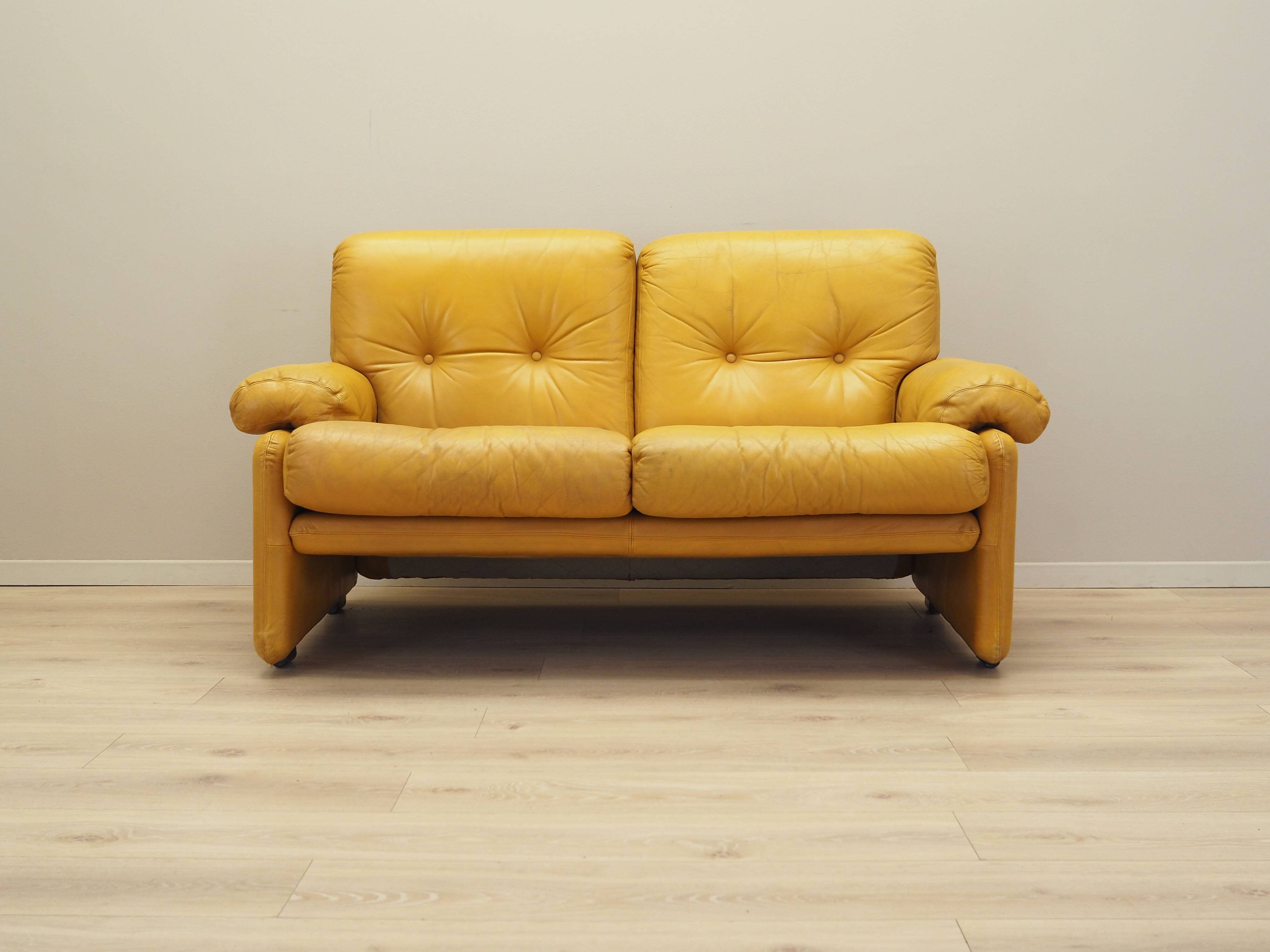 Canapé en cuir jaune, design italien, années 1960, fabricant : B&B Italia, design