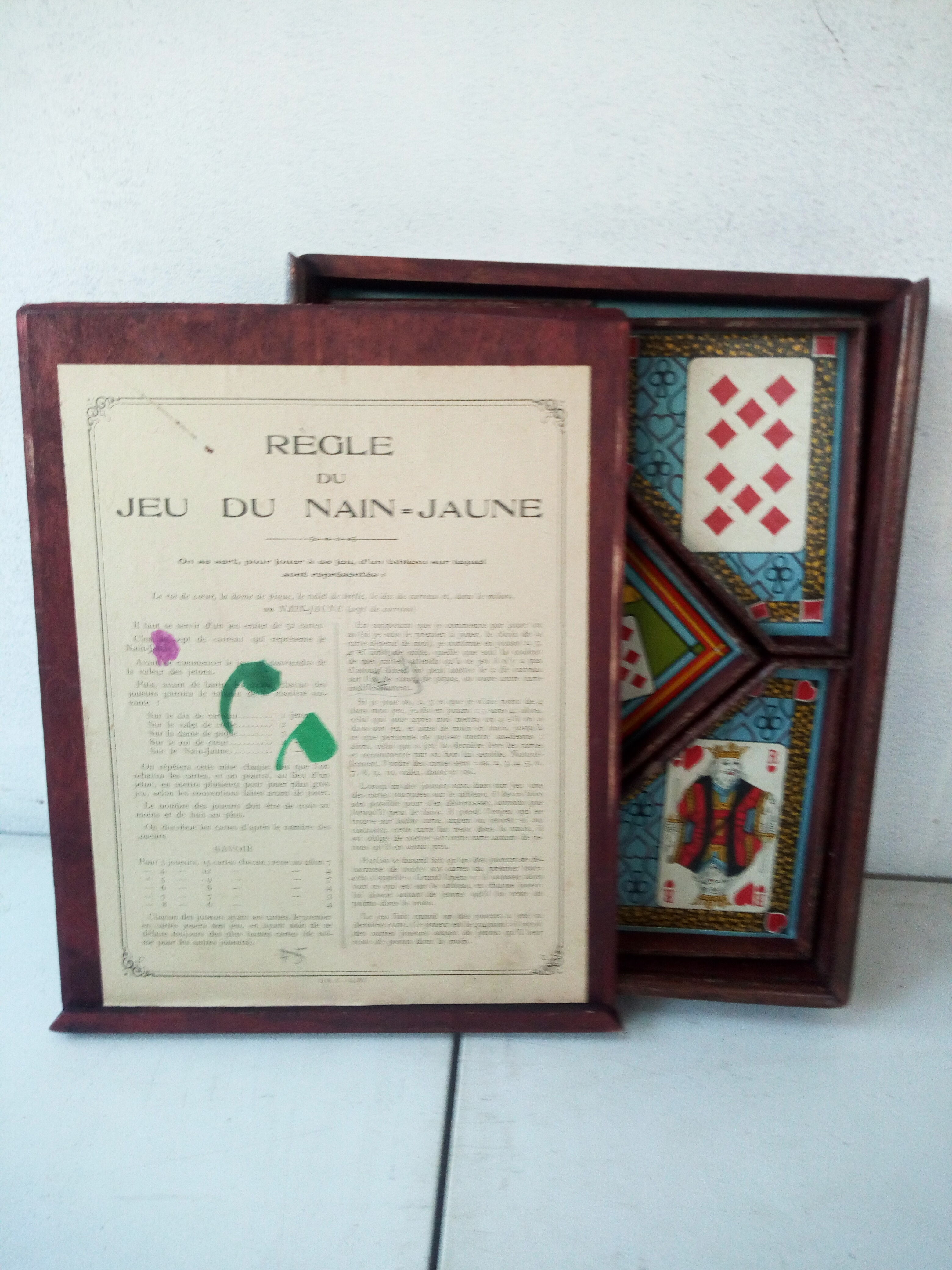 The yellow dwarf game