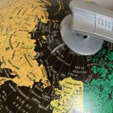 Globe terrestre mappemonde noir