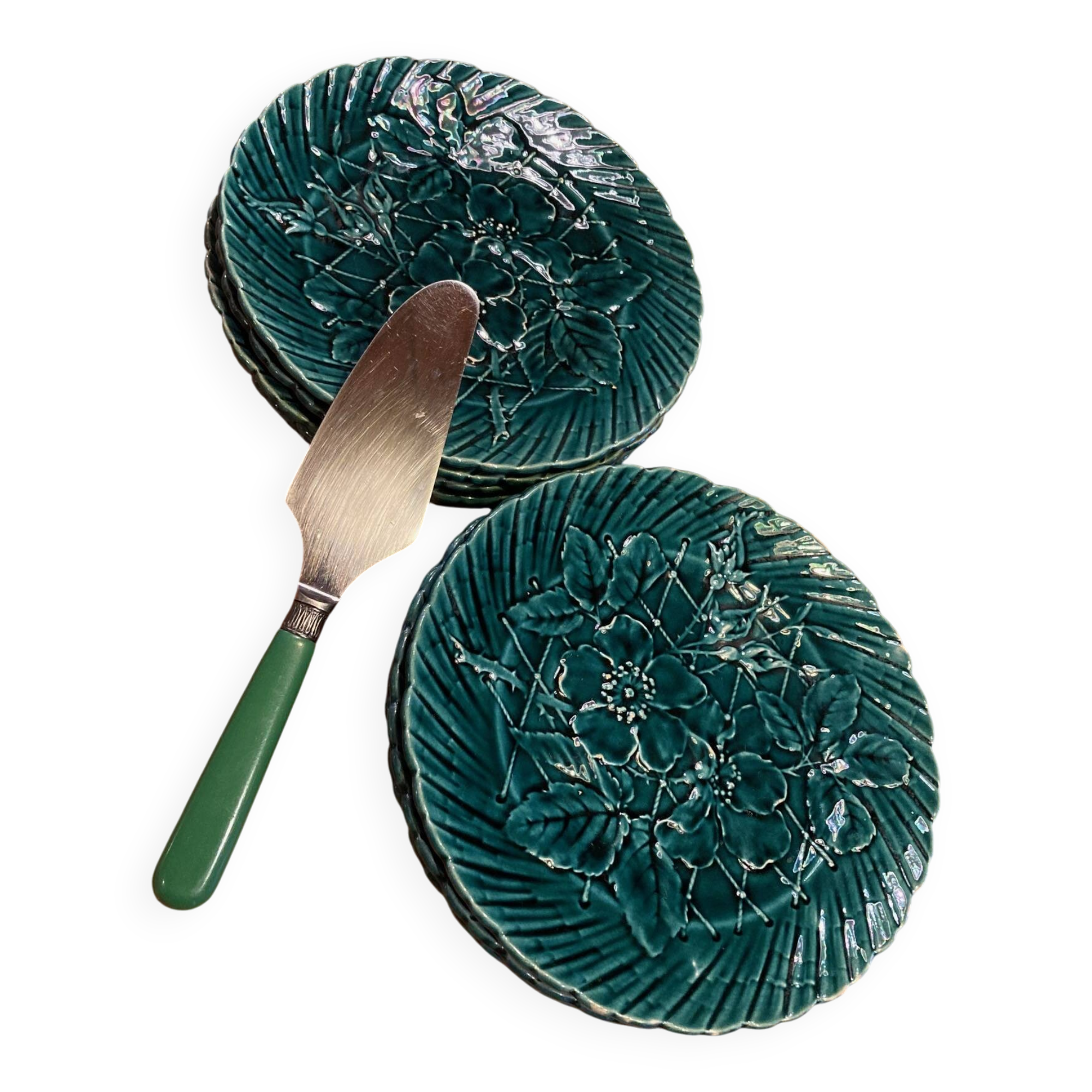 Set of 10 green earthenware dessert plates with a finely embossed floral pattern