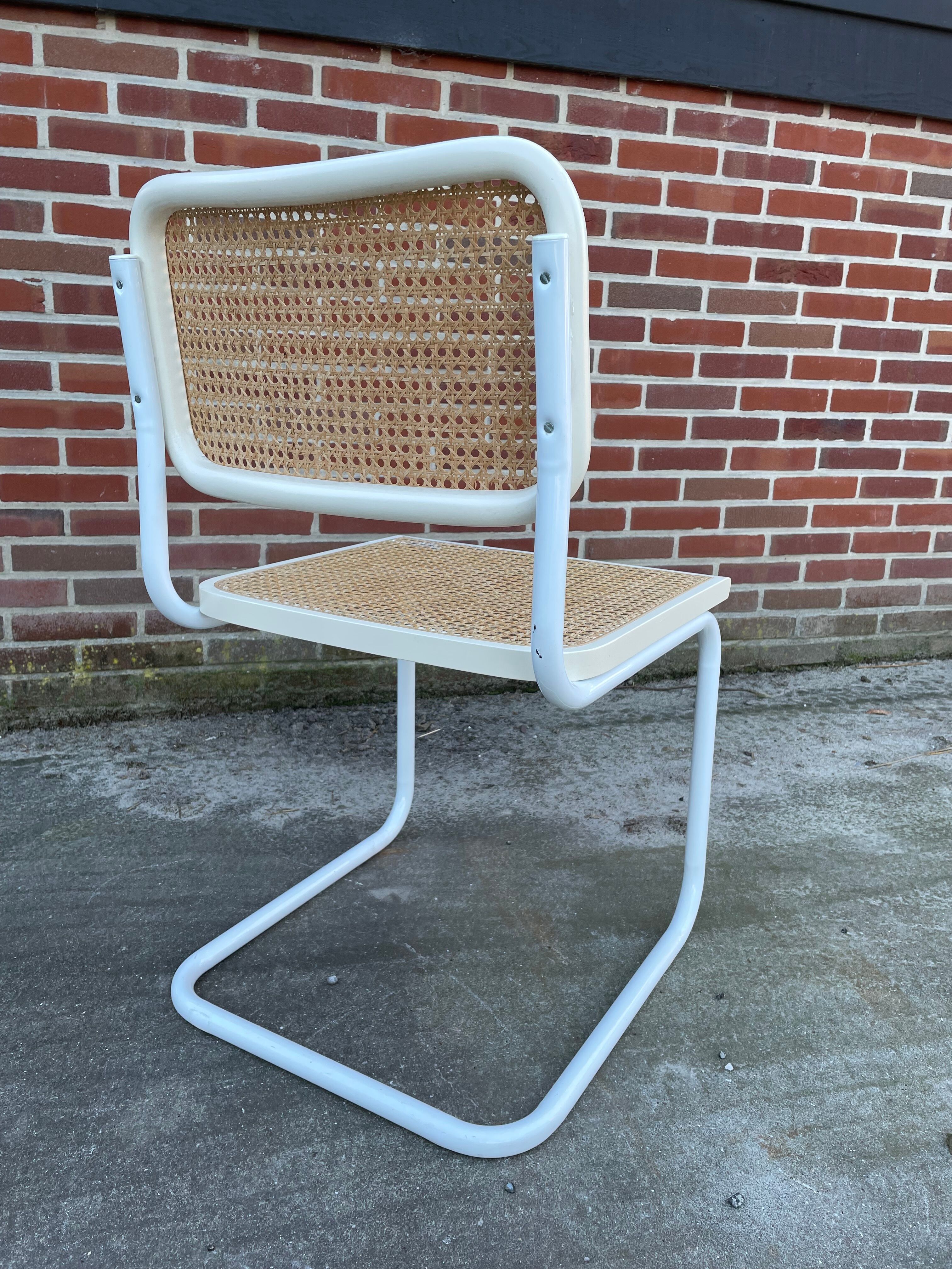 Set of 4 Cesca b32 model chairs in white