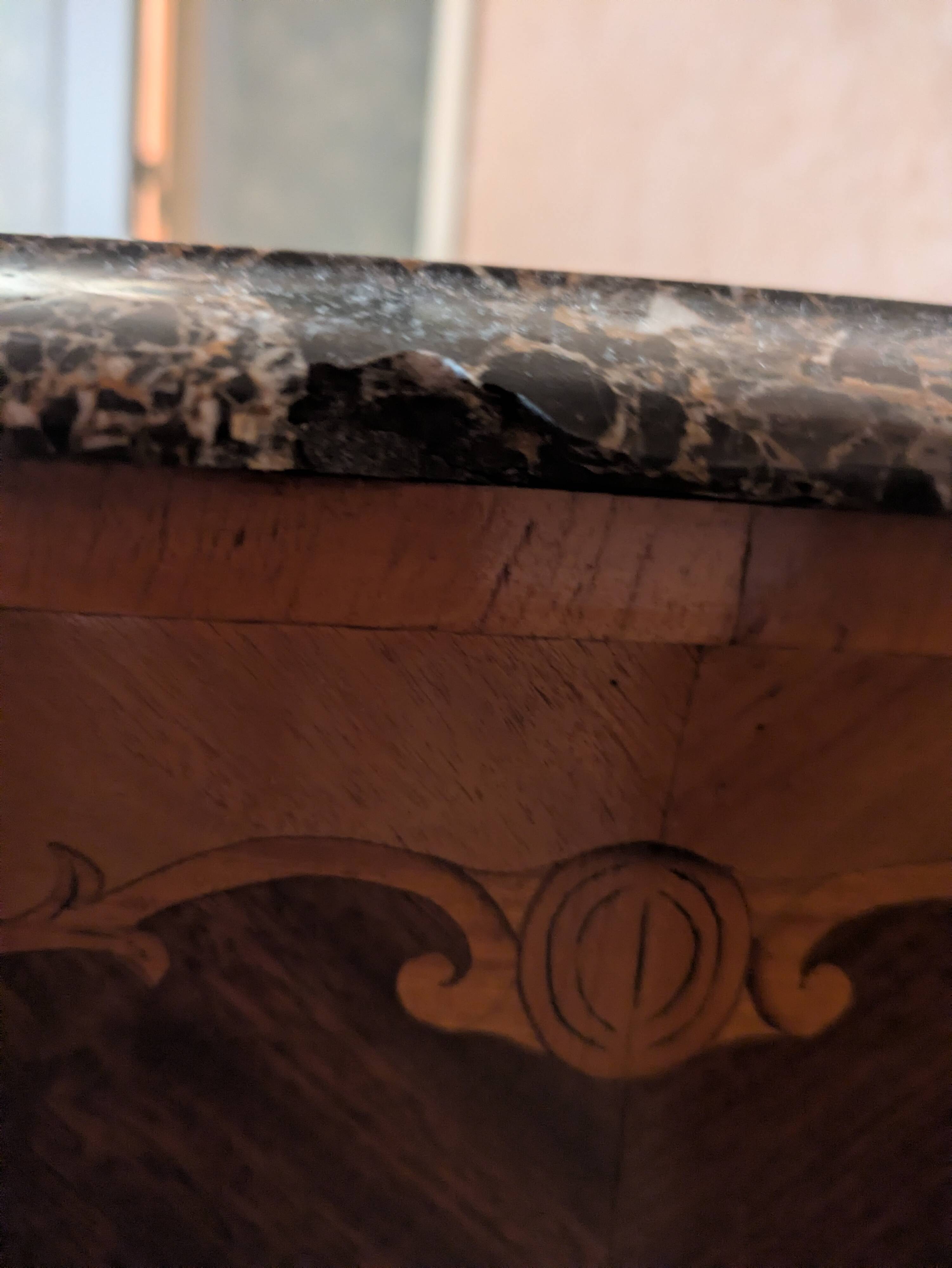 Paire de tables de chevet de style Louis XV