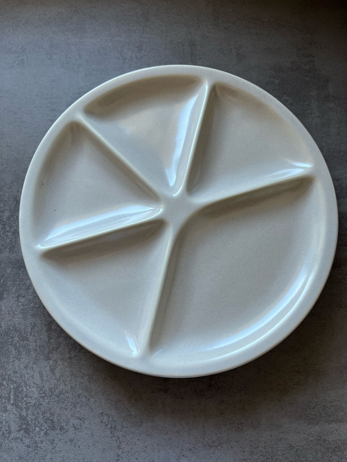 4 fondue plates compartmentalized le creuset