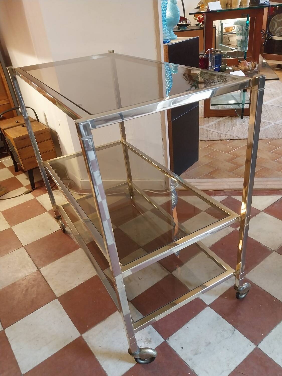 Desserte à roulettes en métal doré