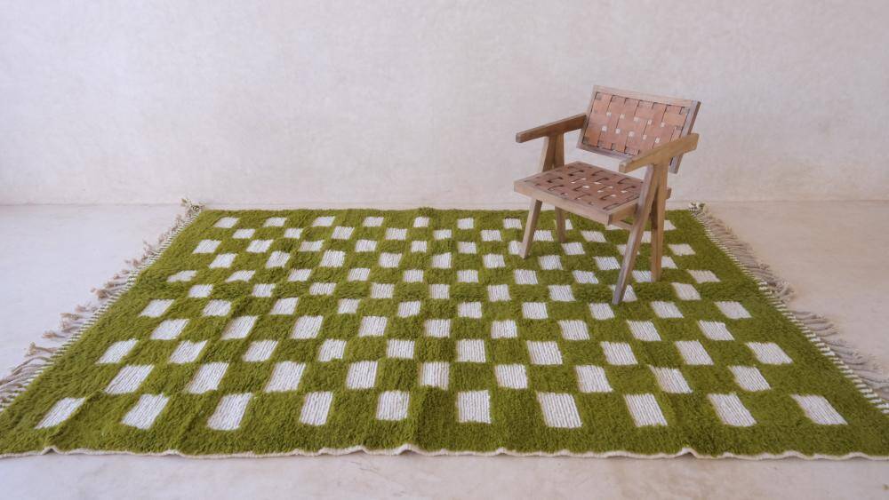 Green checkered rug - 288 x 184 cm