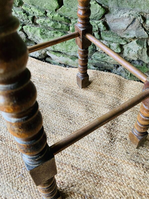 Tabouret haut en bois tourné